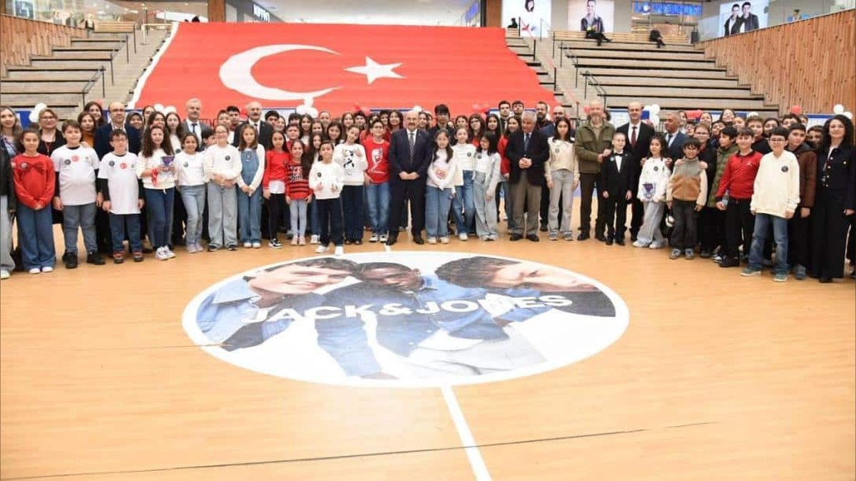 Balıkesir BİLSEM'de TÜBİTAK 4006 Fuarı Açıldı: Geleceğin Bilim İnsanları Projelerini Sergiledi