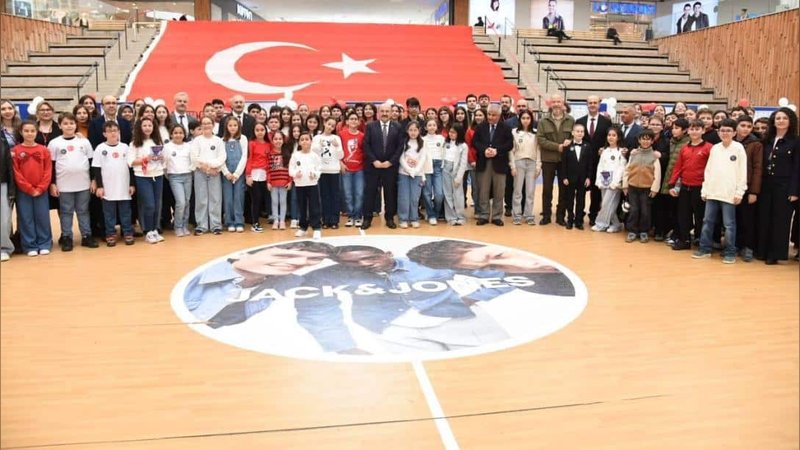 Balıkesir BİLSEM'de TÜBİTAK 4006 Fuarı Açıldı: Geleceğin Bilim İnsanları Projelerini Sergiledi