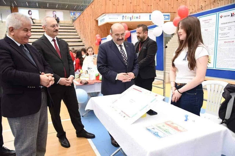 Balıkesir BİLSEM'de TÜBİTAK 4006 Fuarı Açıldı: Geleceğin Bilim İnsanları Projelerini Sergiledi - Görsel 5