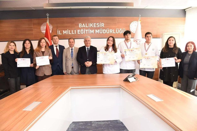 Balıkesir İl Milli Eğitim Müdürlüğü'nden GastroErasmus'ta Büyük Başarı: 4 Altın, 2 Gümüş Madalya - Görsel 5