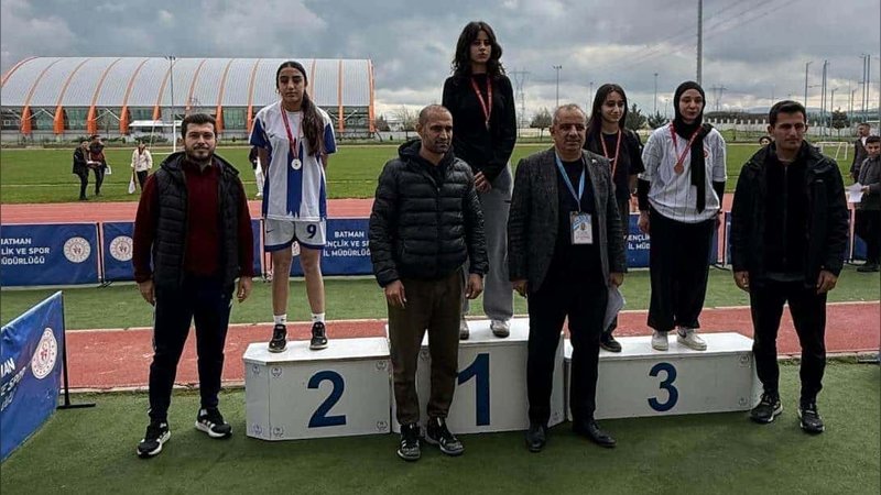 Beşiri Mesleki ve Teknik Anadolu Lisesi Öğrencilerinden Atletizmde Büyük Başarı