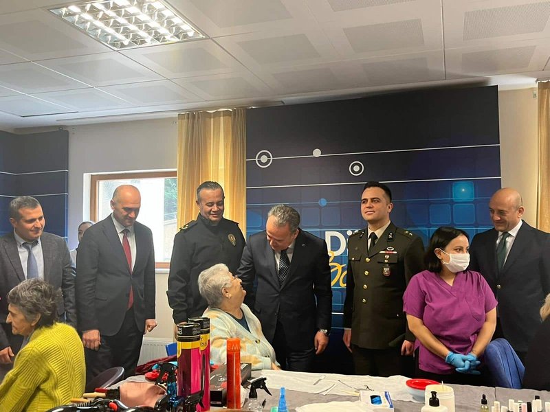 Beylikdüzü'nde Gençler ve Yaşlılar Gönül Köprüleri Kurdu - Görsel 3