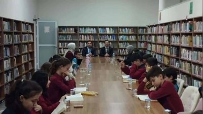 Biga'da Kütüphane Haftası'nda Öğrencilerle Kitap Okuma Etkinliği