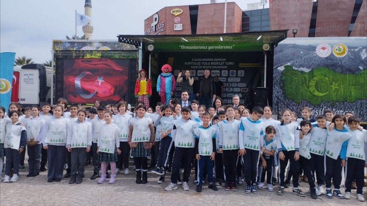 Biga'da Yeşil Vatan Tırı Öğrencilerle Buluştu