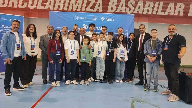 Bor İlçe Milli Eğitim Müdürü, TÜBİTAK Proje Sergisini Ziyaret Etti