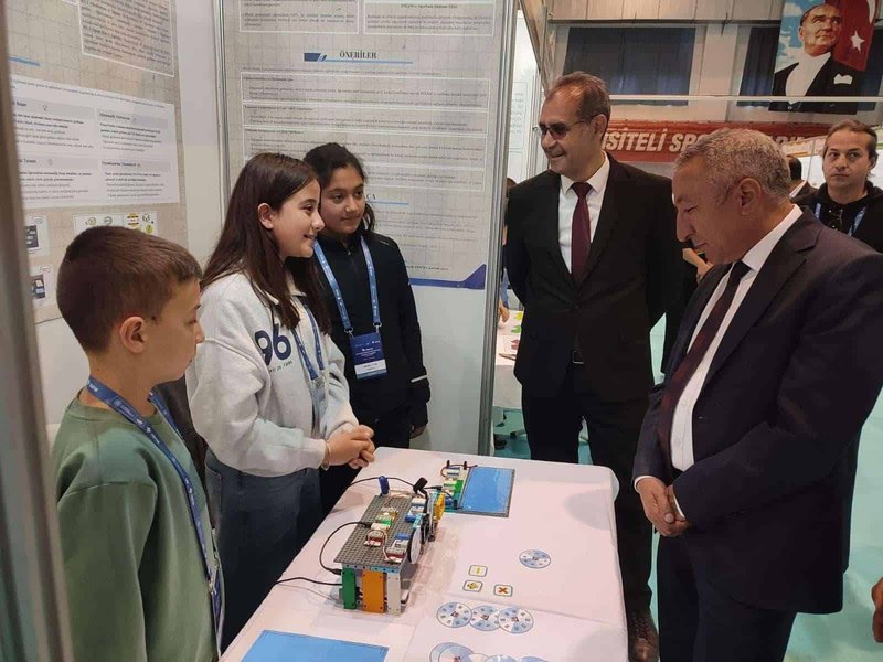 Bor İlçe Milli Eğitim Müdürü, TÜBİTAK Proje Sergisini Ziyaret Etti - Görsel 3