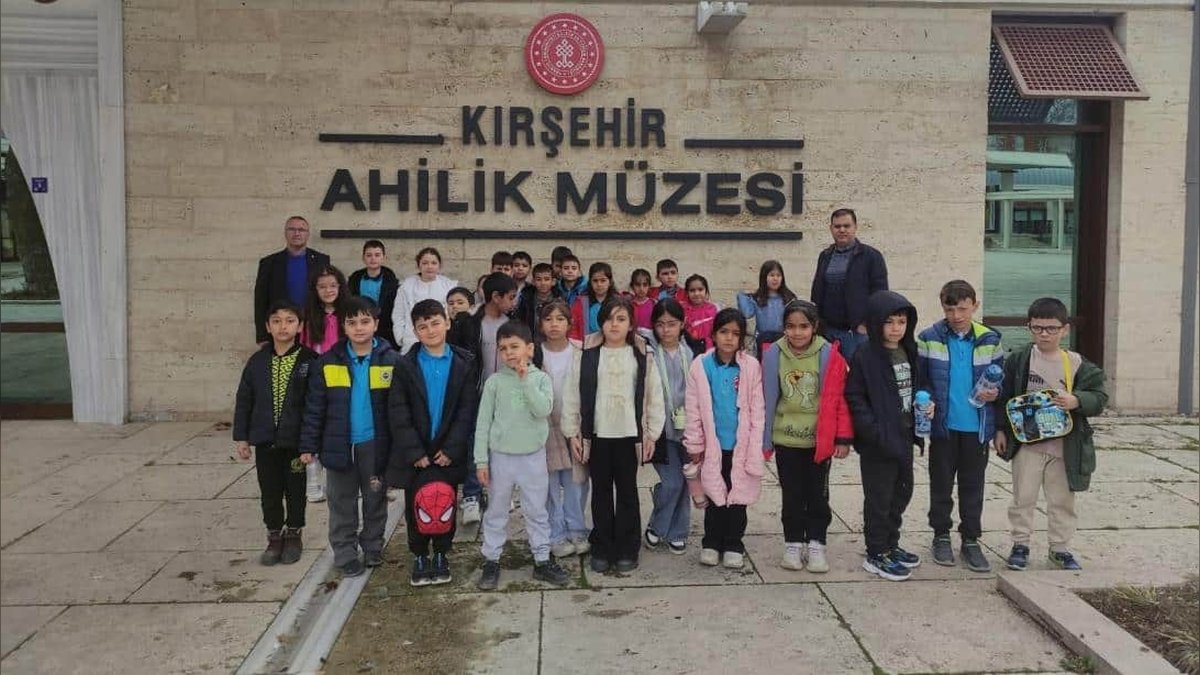 Boztepe'de Kütüphane Haftası Etkinlikleri: Öğrenciler Seramik Yapıp Kültürel Mirası Keşfetti