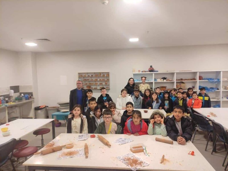 Boztepe'de Kütüphane Haftası Etkinlikleri: Öğrenciler Seramik Yapıp Kültürel Mirası Keşfetti - Görsel 4