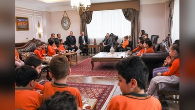 Burdur Valisi Tualay Baydar Bilgihan, Öğrencileri Makamında Kabul Etti