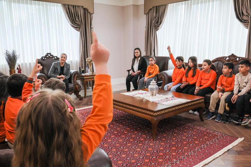 Burdur Valisi Tualay Baydar Bilgihan, Öğrencileri Makamında Kabul Etti - Görsel 3