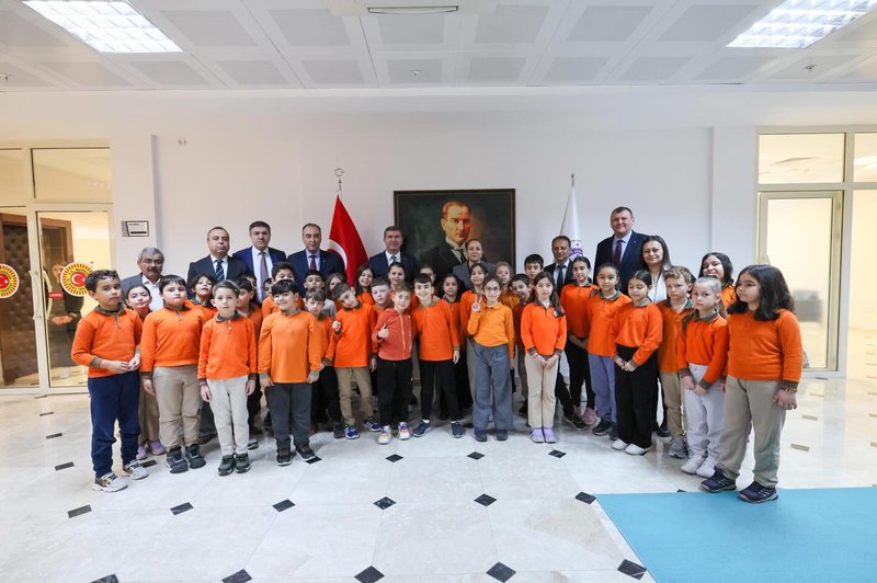 Burdur Valisi Tualay Baydar Bilgihan, Öğrencileri Makamında Kabul Etti - Görsel 5