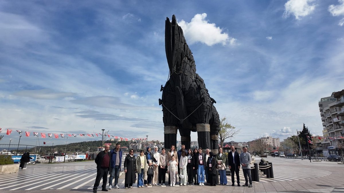 Çanakkale'de Tarihi Miras Gezisi: Yarışma Ödüllü Öğrenciler Troya'yı Keşfetti