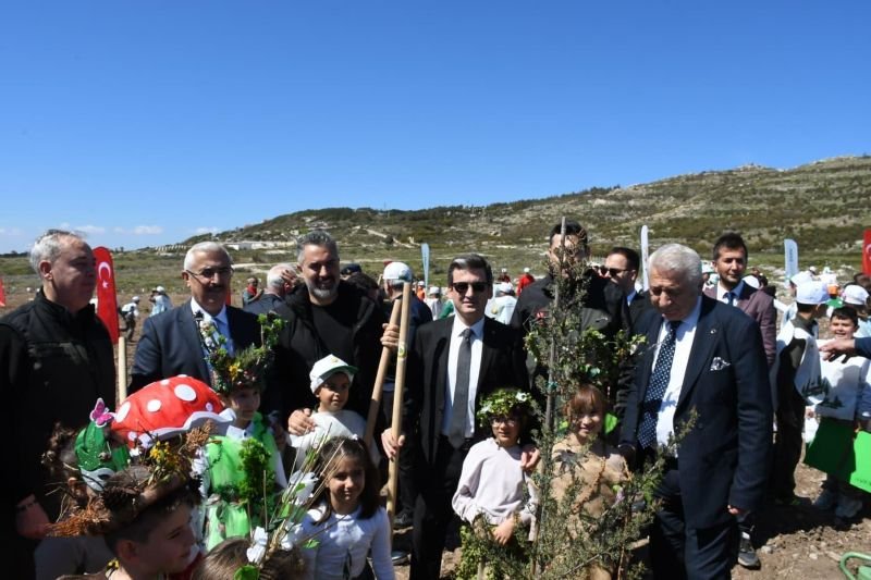 Çeşme Kaymakamlığı Koordinesinde Delikli Koy'da Ağaçlandırma Etkinliği - Görsel 2
