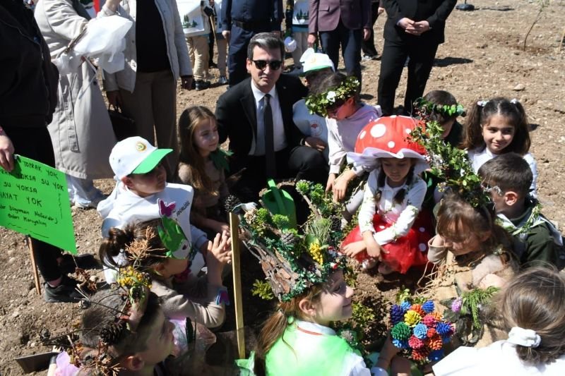 Çeşme Kaymakamlığı Koordinesinde Delikli Koy'da Ağaçlandırma Etkinliği - Görsel 3