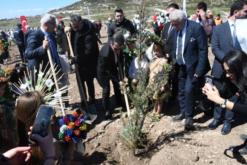 Çeşme Kaymakamlığı Koordinesinde Delikli Koy'da Ağaçlandırma Etkinliği - Görsel 5