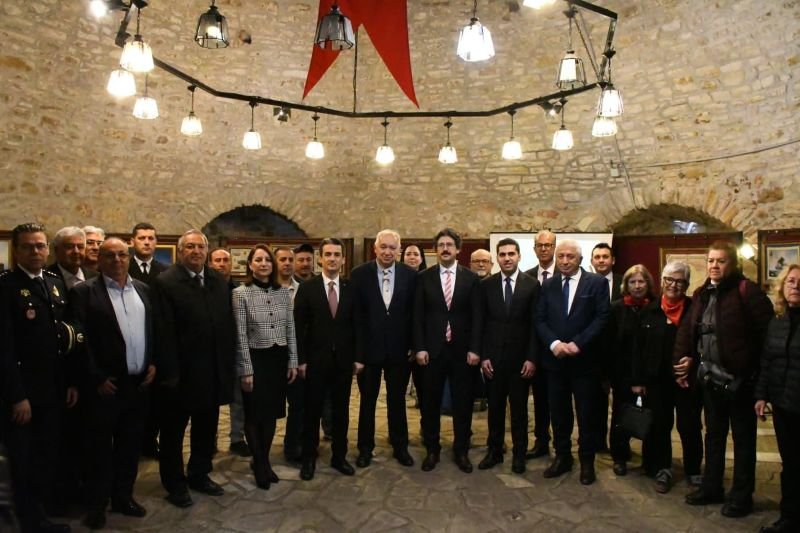 Çeşme Kaymakamlığı'ndan Çanakkale Deniz Savaşları Sergisi'ne Ziyaret - Görsel 3