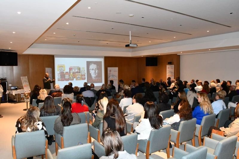 Çeşme Kaymakamlığı'ndan 'Hayatın Anlamı Kitap Projesi': Salim Kadıbeşegil ile Yazar Okur Buluşması - Görsel 3