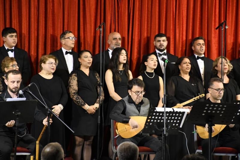 Çeşme Kaymakamlığı Türk Halk Müziği Topluluğu'ndan 'Türkülerle Muhabbet' Konseri - Görsel 4