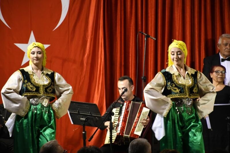 Çeşme Kaymakamlığı Türk Halk Müziği Topluluğu'ndan 'Türkülerle Muhabbet' Konseri - Görsel 5