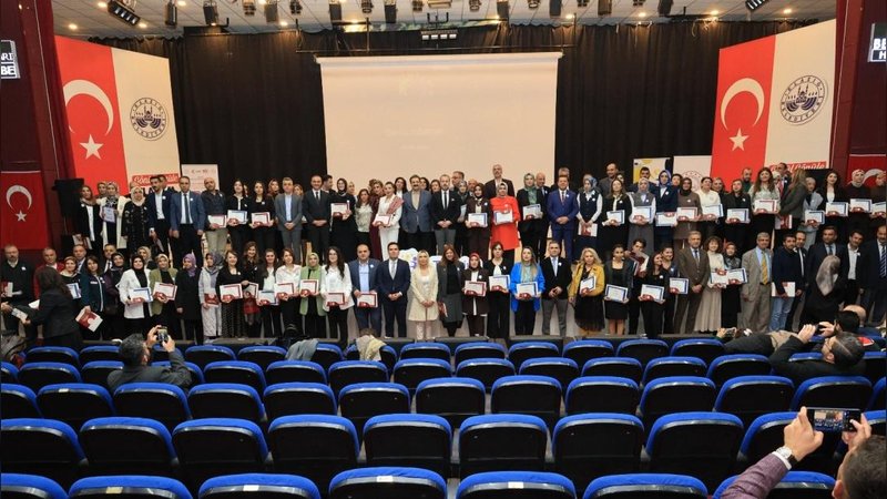 Elazığ'da eTwinning Başarıları Ödüllendirildi: Ulusal ve Avrupa Kalite Etiketleri Sahiplerini Buldu