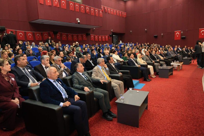 Elazığ'da eTwinning Başarıları Ödüllendirildi: Ulusal ve Avrupa Kalite Etiketleri Sahiplerini Buldu - Görsel 3