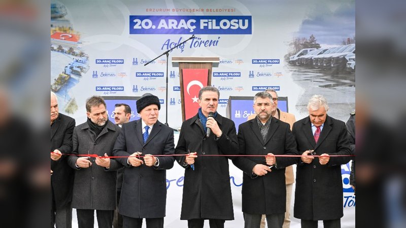 Erzurum Valisi Aydın Baruş, Büyükşehir Belediyesi'nin Yeni Araç Filosunu Tanıttı