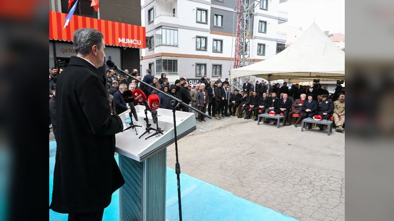 Erzurum Valisi Aydın Baruş, Halk Pazarı'nın 14. Şubesini Açtı