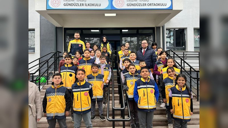 Eskişehir'de Öğrencilere İlk Yardım ve Minik 112 Eğitimi Verildi