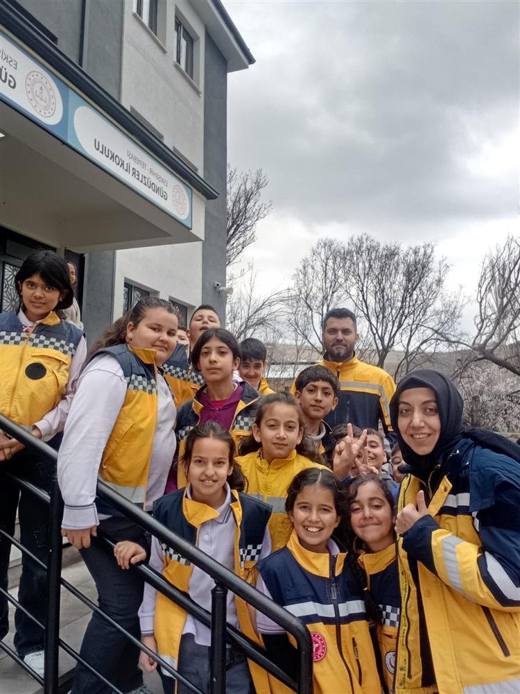 Eskişehir'de Öğrencilere İlk Yardım ve Minik 112 Eğitimi Verildi - Görsel 3