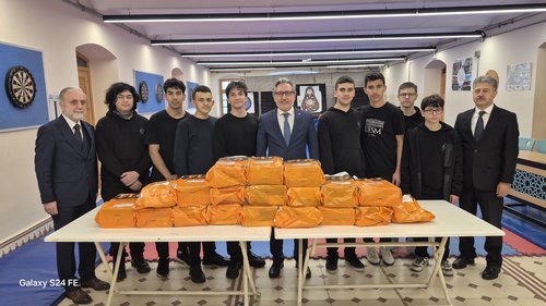 Fatih İlçe Millî Eğitim Müdürlüğü'nden Öğrencilere Spor Ayakkabısı Desteği - Görsel 2