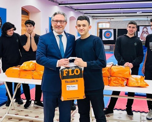 Fatih İlçe Millî Eğitim Müdürlüğü'nden Öğrencilere Spor Ayakkabısı Desteği - Görsel 3