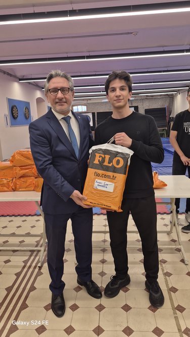 Fatih İlçe Millî Eğitim Müdürlüğü'nden Öğrencilere Spor Ayakkabısı Desteği - Görsel 4