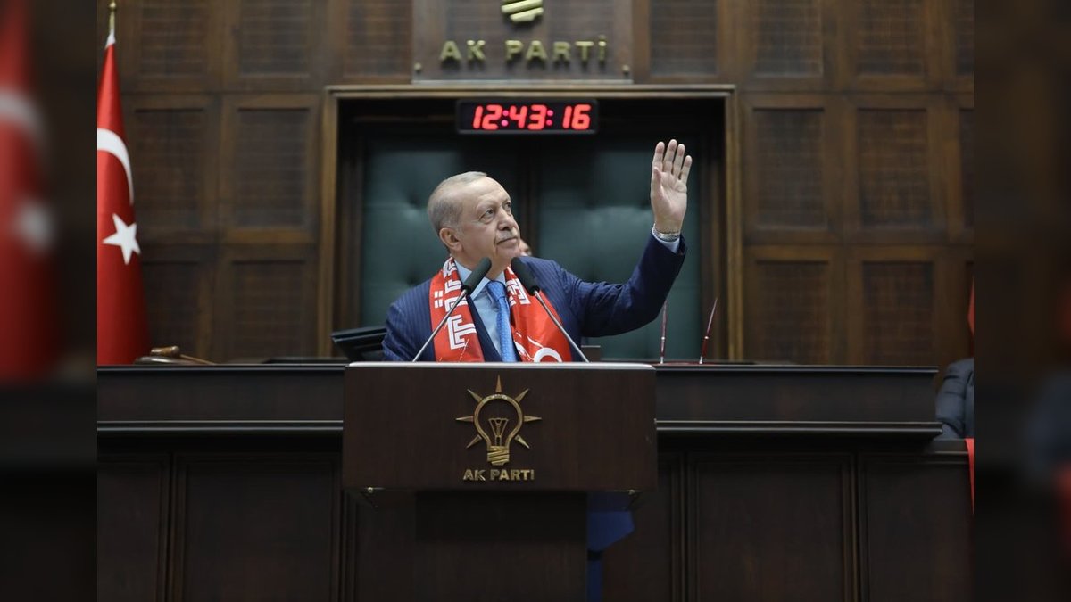 Fuat Oktay: AK Parti Grup Toplantısı'nda İç ve Dış Siyaset Değerlendirildi, Hizmet Siyasetinden Taviz Yok