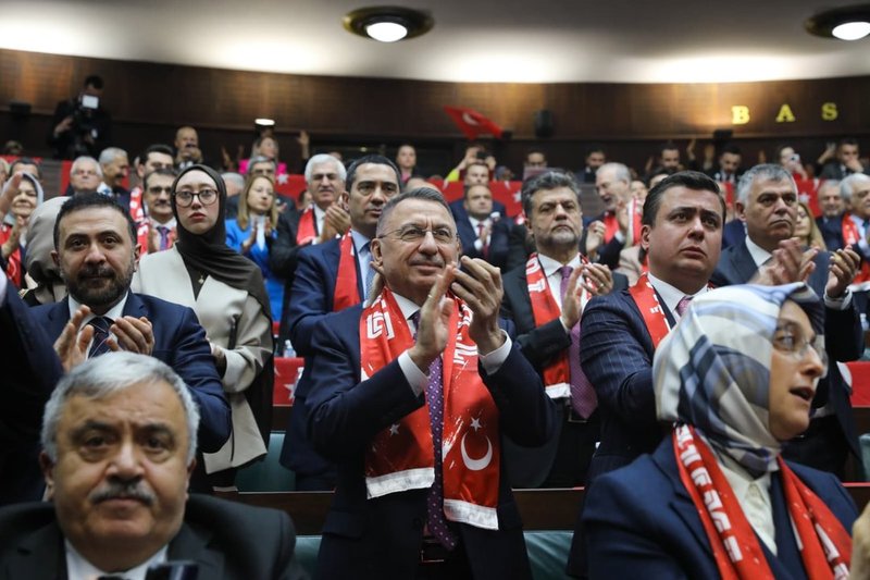 Fuat Oktay: AK Parti Grup Toplantısı'nda İç ve Dış Siyaset Değerlendirildi, Hizmet Siyasetinden Taviz Yok - Görsel 2