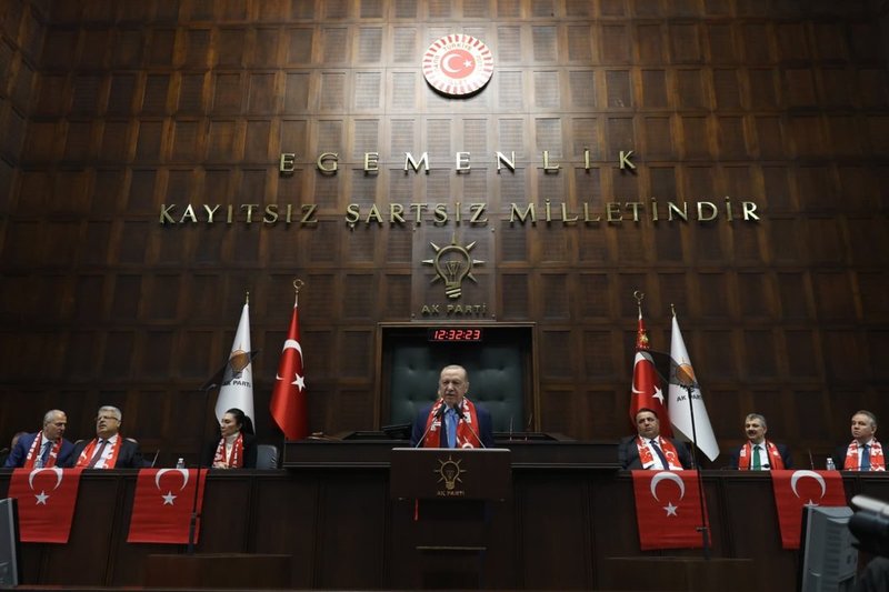 Fuat Oktay: AK Parti Grup Toplantısı'nda İç ve Dış Siyaset Değerlendirildi, Hizmet Siyasetinden Taviz Yok - Görsel 3