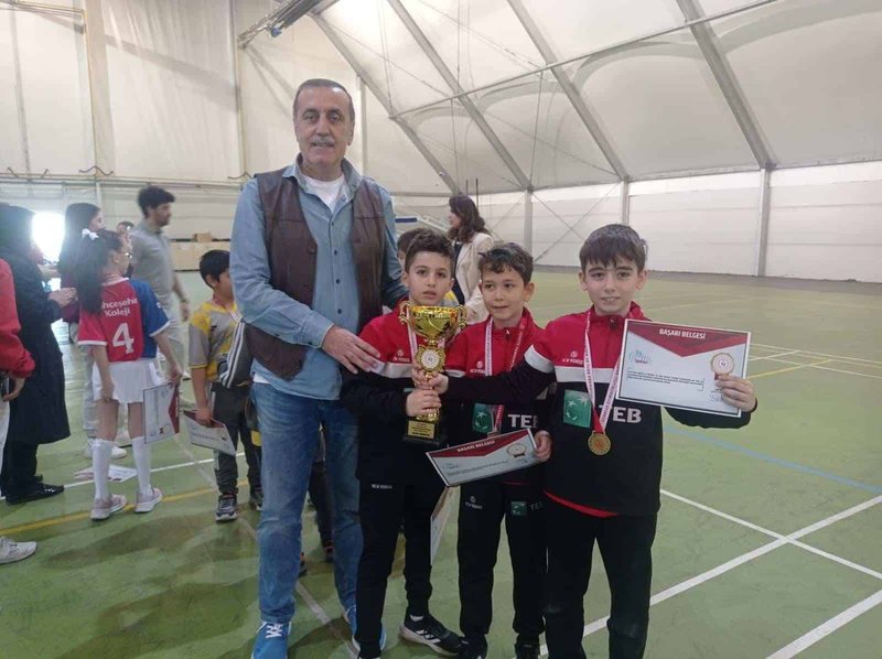 Hanönü İlçe Milli Eğitim Müdürlüğü Öğrencileri Okul Sporları Teniste İl Birincisi Oldu - Görsel 3