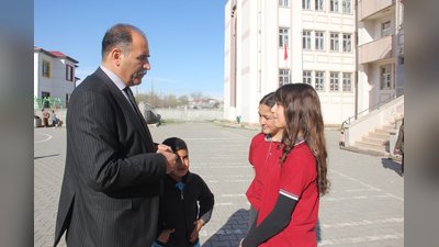 Iğdır İl Milli Eğitim Müdürü Aziz Gün, Okul Ziyaretinde Öğrencilerle Buluştu