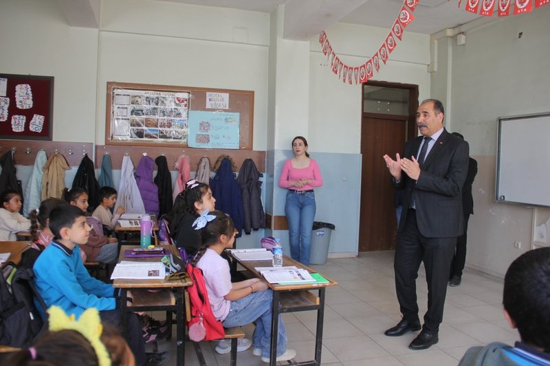 Iğdır İl Milli Eğitim Müdürü Aziz Gün, Okul Ziyaretinde Öğrencilerle Buluştu - Görsel 2