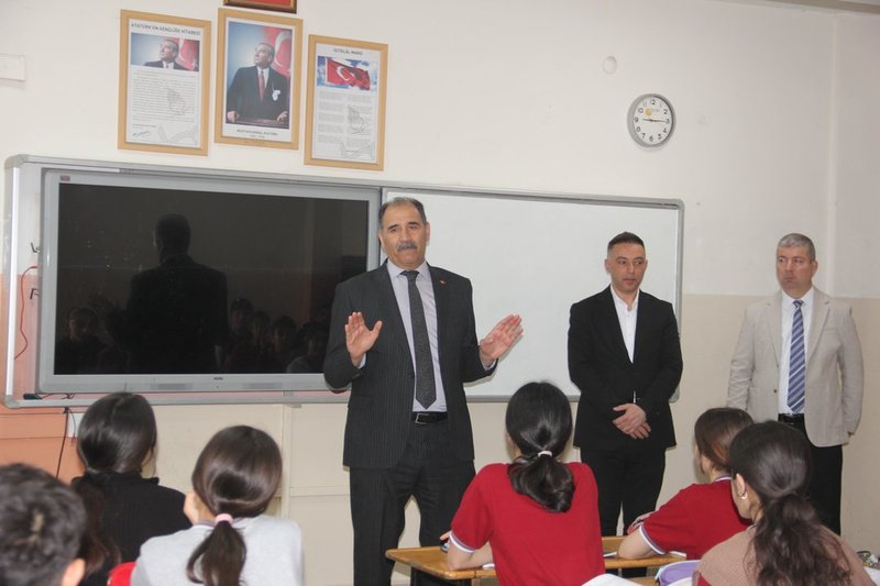 Iğdır İl Milli Eğitim Müdürü Aziz Gün, Okul Ziyaretinde Öğrencilerle Buluştu - Görsel 3