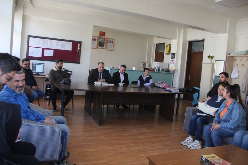 Iğdır İl Milli Eğitim Müdürü Aziz Gün, Okul Ziyaretinde Öğrencilerle Buluştu - Görsel 4