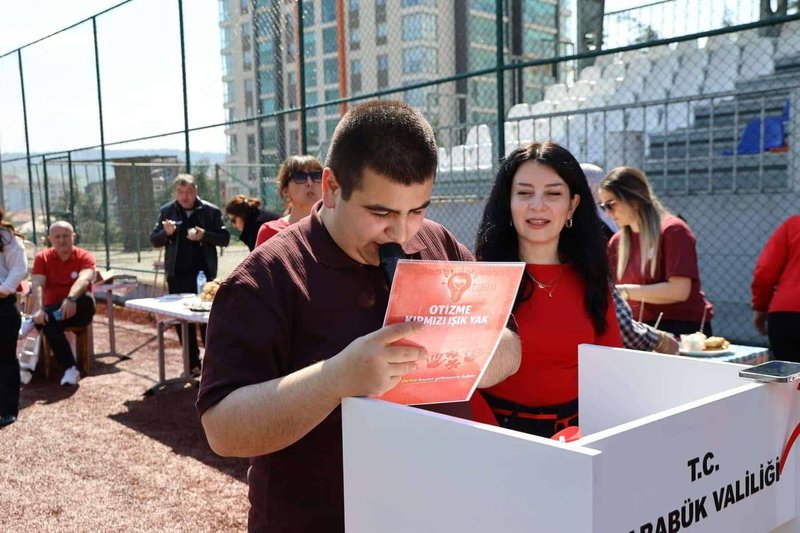 Karabük İl Milli Eğitim Müdürü Özel Öğrencilerle Otizm Farkındalık Günü'nü Kutladı - Görsel 4