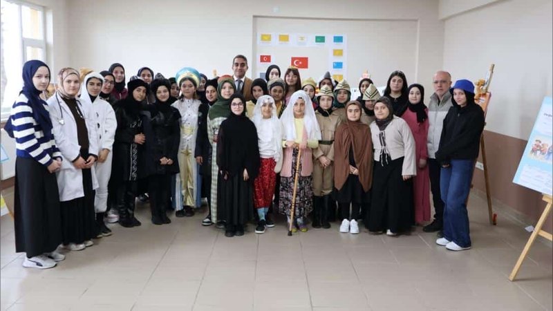 Karapürçek'te Kütüphaneler Haftası Coşkusu: Kaymakam ve İlçe Milli Eğitim Müdürü Katıldı