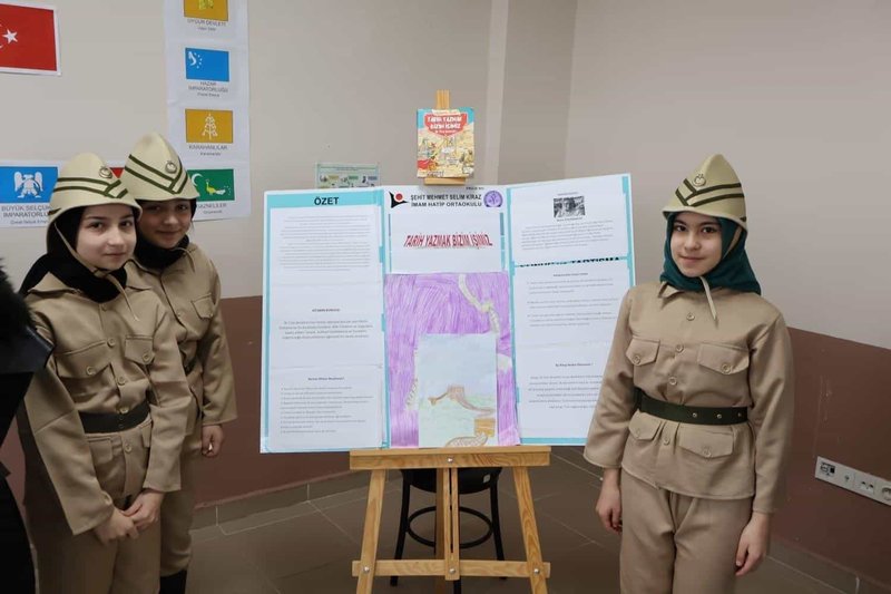 Karapürçek'te Kütüphaneler Haftası Coşkusu: Kaymakam ve İlçe Milli Eğitim Müdürü Katıldı - Görsel 5