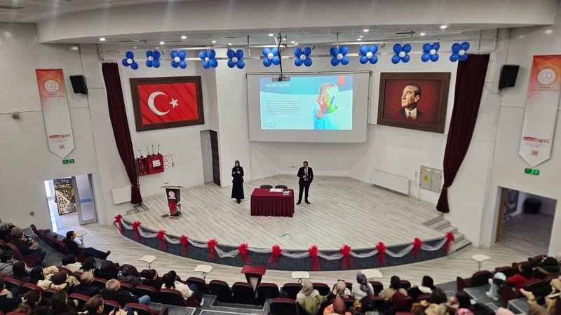 Kütahya'da Öğretmenlere Otizm Farkındalık Eğitimi Verildi - Görsel 2