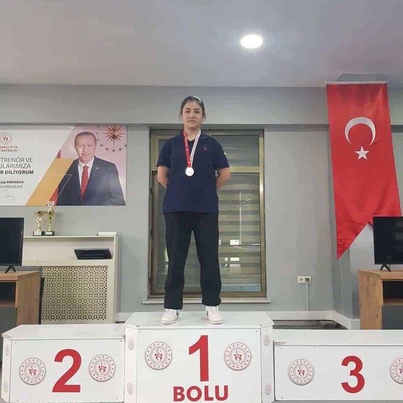 Mengenli Öğrencilerden Bilardoda Büyük Başarı: Ayşe Polat İl Birincisi - Görsel 3