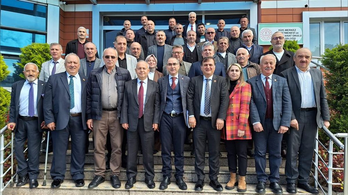 Rize'de Muhtarlar ve Sağlık Müdürlüğü Arasında Sağlık Talepleri İçin İstişare Toplantısı