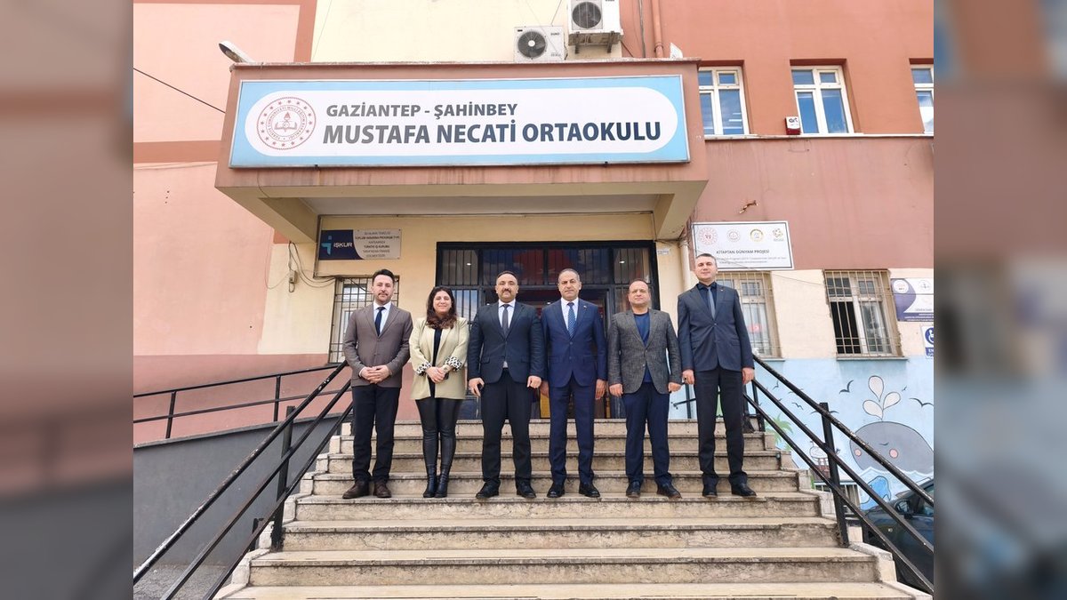 Şahinbey İlçe Millî Eğitim Müdürü Eyüp Güneş'ten Öğrencilere Kariyer Günleri'nde İlham Veren Sohbet