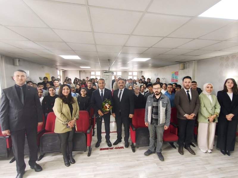 Şahinbey İlçe Millî Eğitim Müdürü Eyüp Güneş'ten Öğrencilere Kariyer Günleri'nde İlham Veren Sohbet - Görsel 3