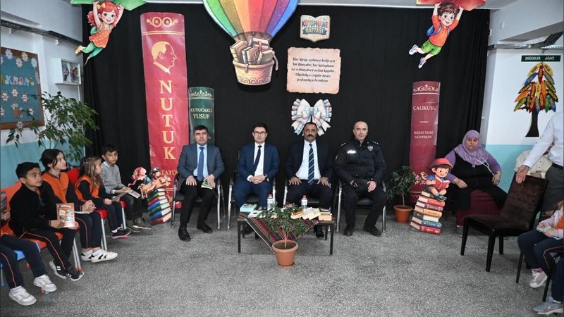 Sarıoğlan'da Kütüphaneler Haftası'nda Kitap Okuma Etkinliği