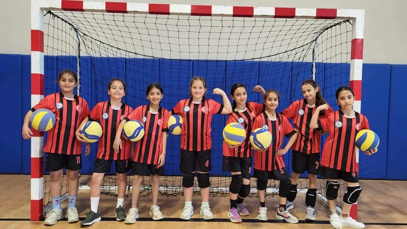 Seferihisar İlkokullar Arası Minik Kızlar Voleybol Turnuvası Sonuçlandı - Görsel 2